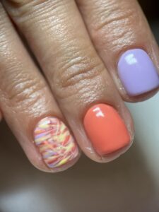 ongles petits zebres multicolores semi permanent 2